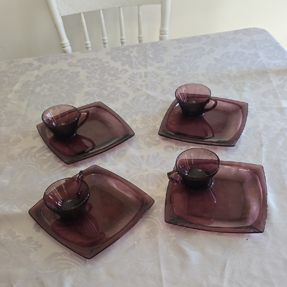 Vintage 8 Pcs Hazel Atlas Moroccan Amethyst Snack Plates Cups